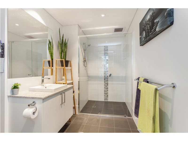 2/95 Chalgrove Avenue, Rockingham WA 6168
