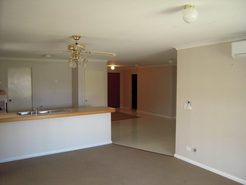 8 Onyx Lane, Warnbro WA 6169