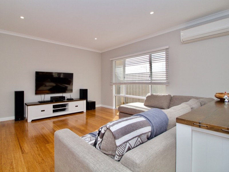 10 Crimson Road, Karnup WA 6176