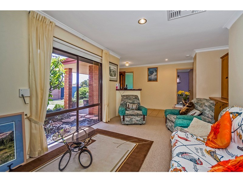 109 Seabrooke Avenue, Rockingham WA 6168
