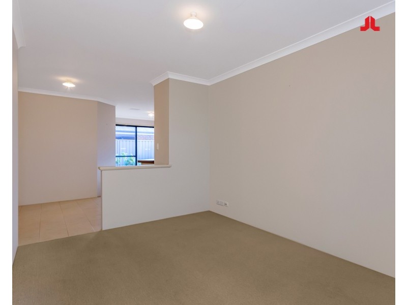 4/2 Moreton Crescent, Warnbro WA 6169
