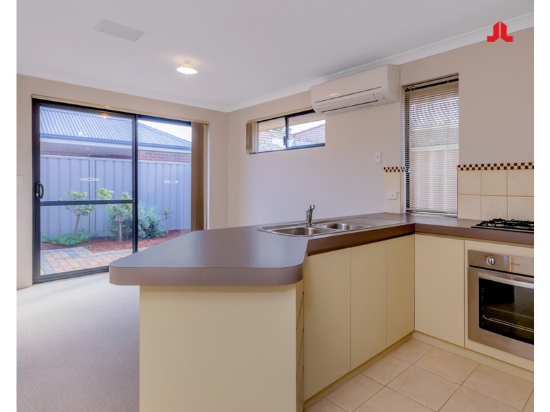 4/2 Moreton Crescent, Warnbro WA 6169