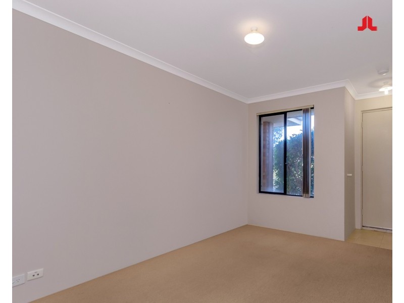 4/2 Moreton Crescent, Warnbro WA 6169