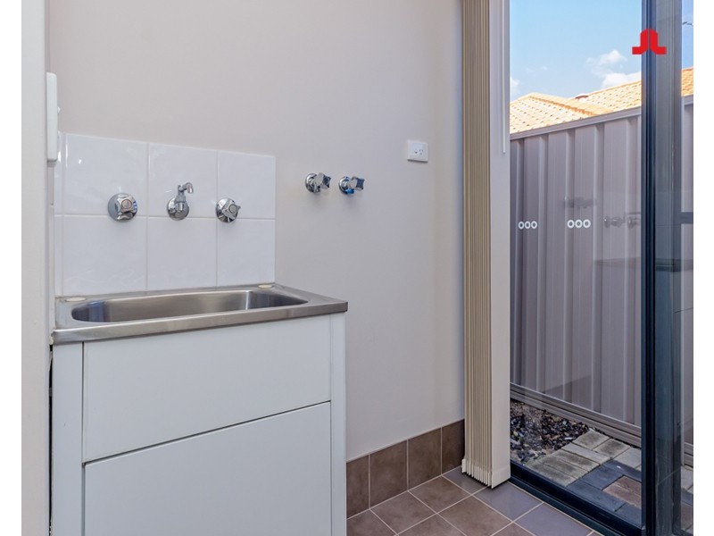 4/2 Moreton Crescent, Warnbro WA 6169