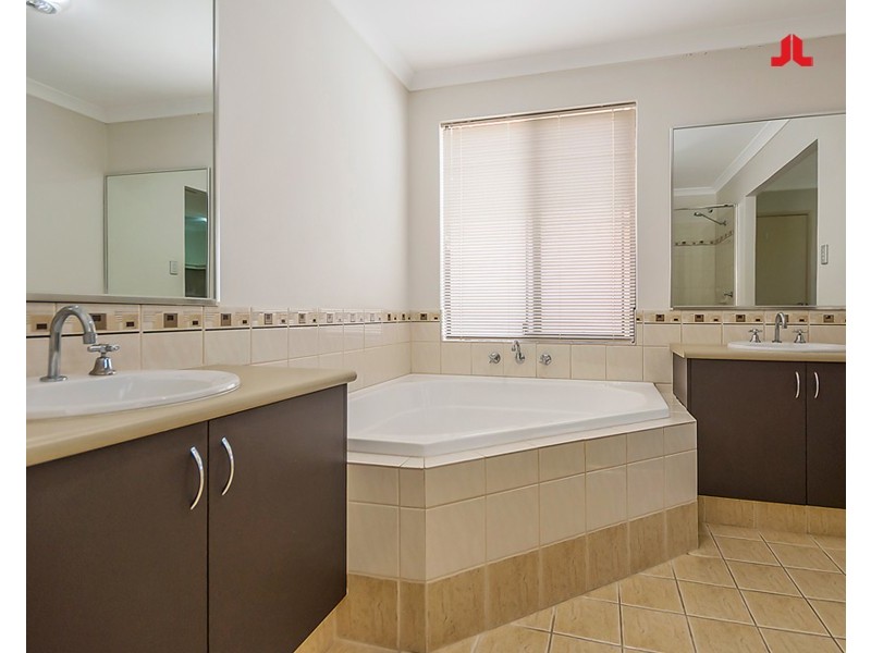 6 Amity Circuit, Shoalwater WA 6169