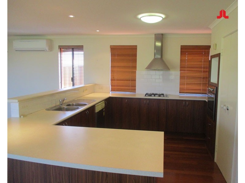 6 Shalimar Brace, Shoalwater WA 6169