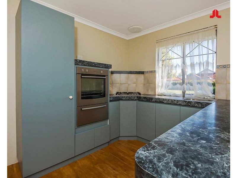 2/92 Oakwood Crescent, Waikiki WA 6169