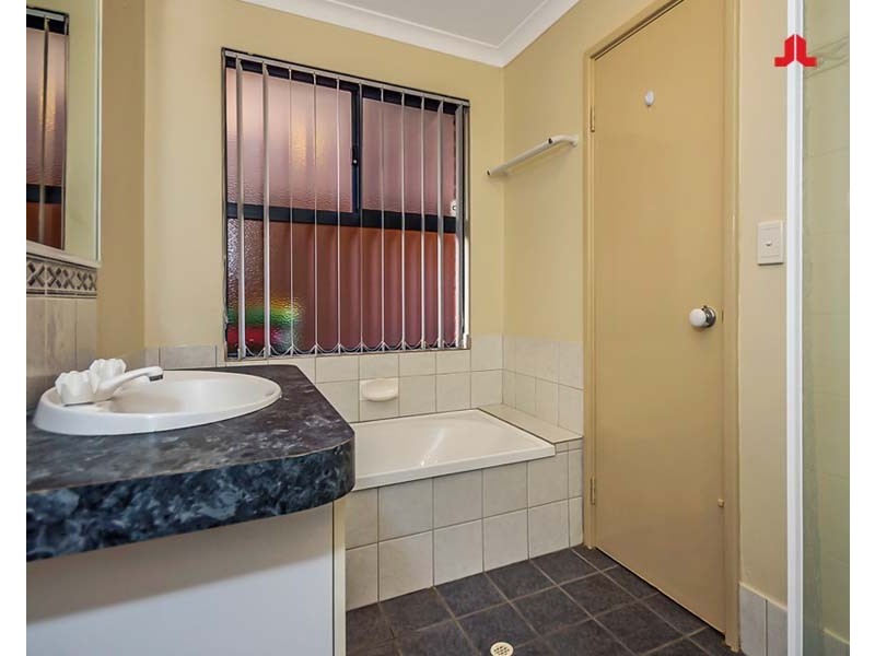 2/92 Oakwood Crescent, Waikiki WA 6169