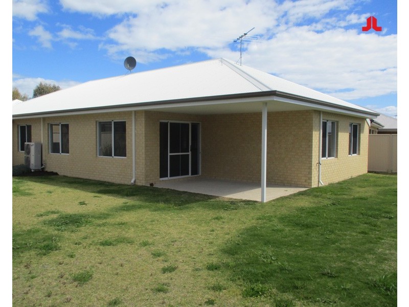 15 Arnside Bend, Waikiki WA 6169