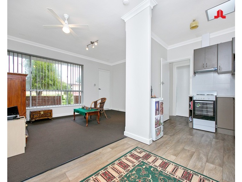 18 Regehr Street, Warnbro WA 6169