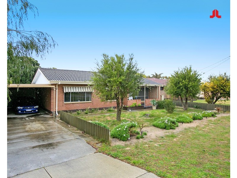 18 Regehr Street, Warnbro WA 6169
