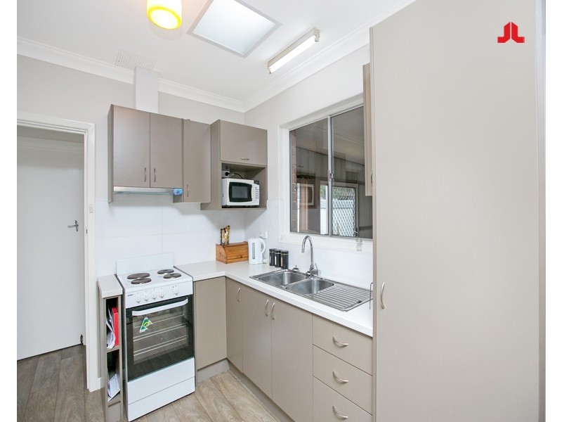 18 Regehr Street, Warnbro WA 6169