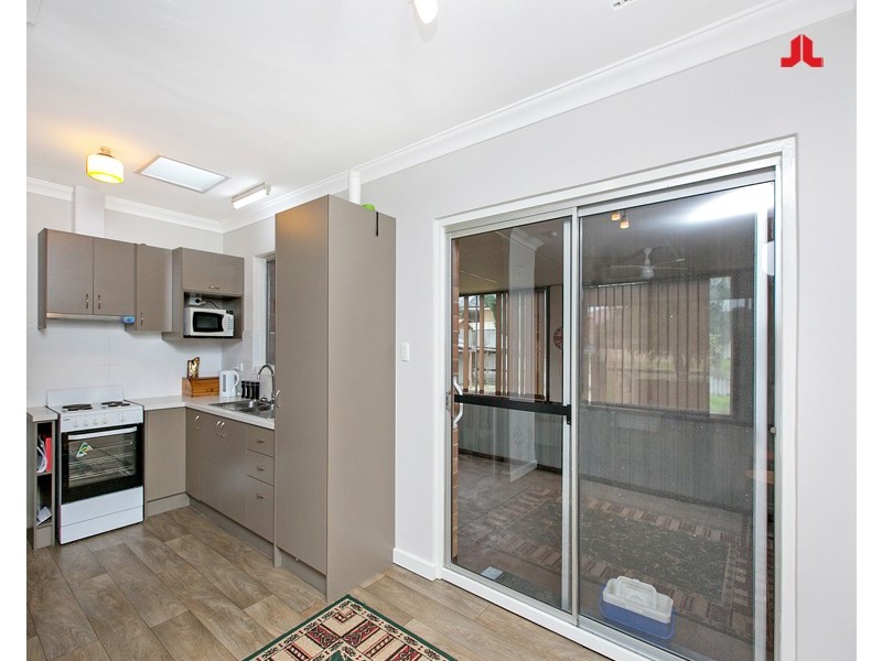 18 Regehr Street, Warnbro WA 6169