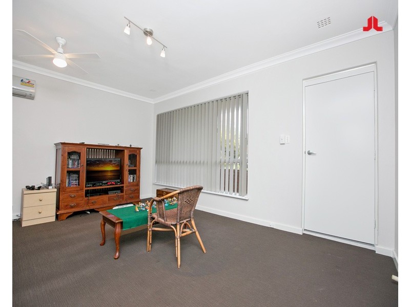 18 Regehr Street, Warnbro WA 6169