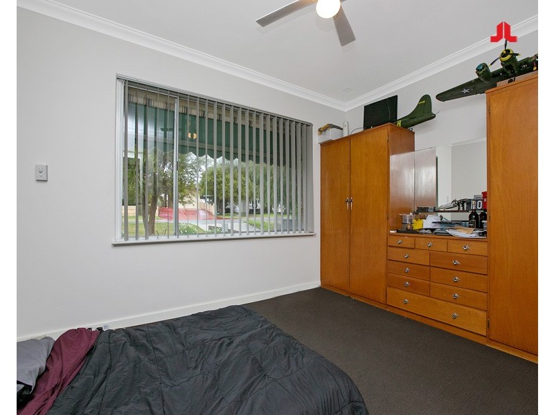 18 Regehr Street, Warnbro WA 6169