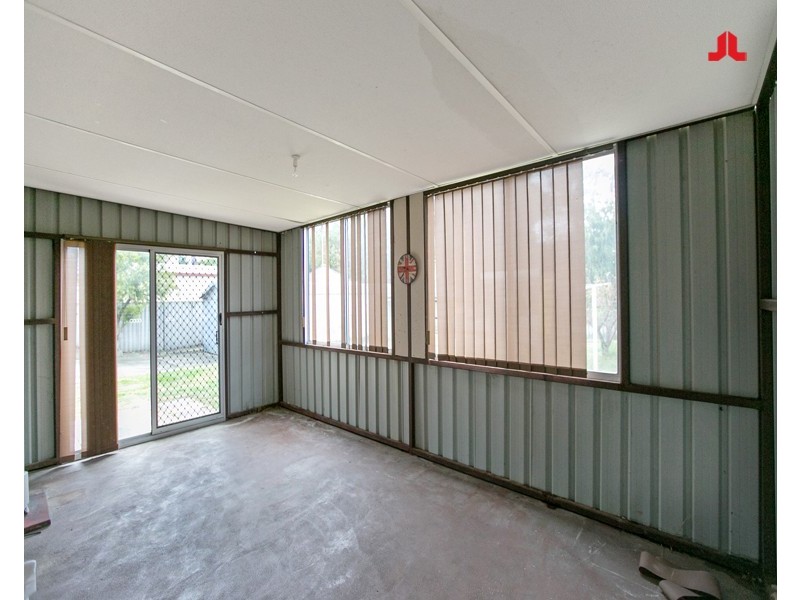 18 Regehr Street, Warnbro WA 6169