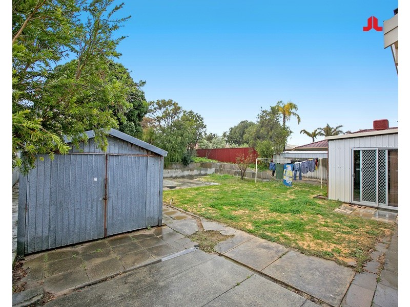 18 Regehr Street, Warnbro WA 6169