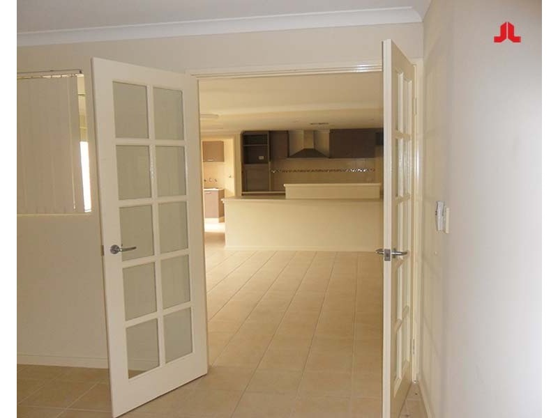 8 Whitemoss Turn, Waikiki WA 6169
