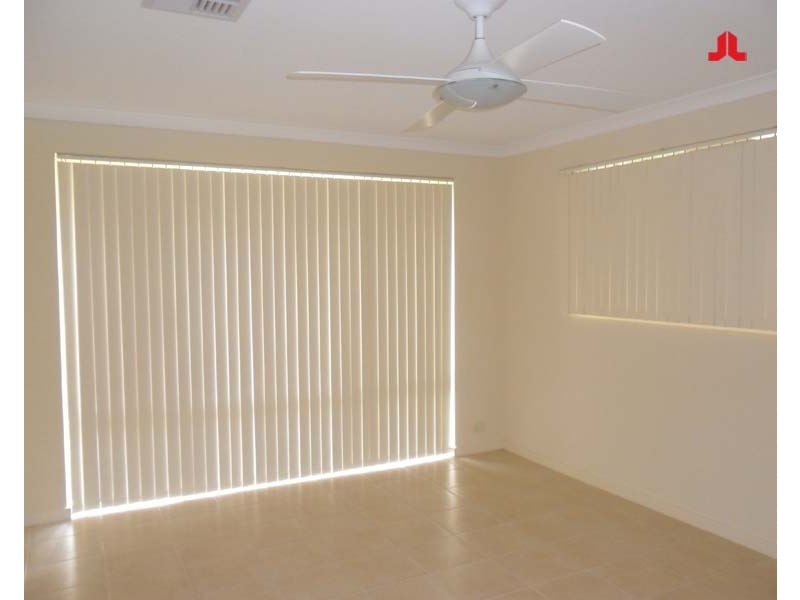 8 Whitemoss Turn, Waikiki WA 6169