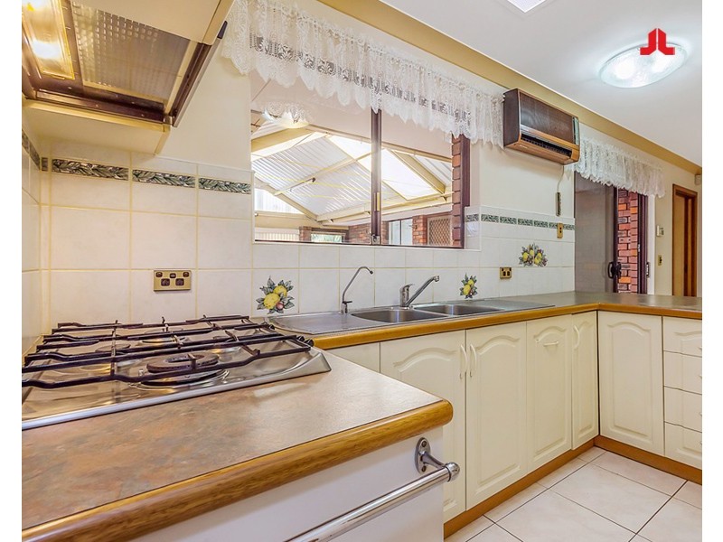 11 Dolphin Road, Safety Bay WA 6169