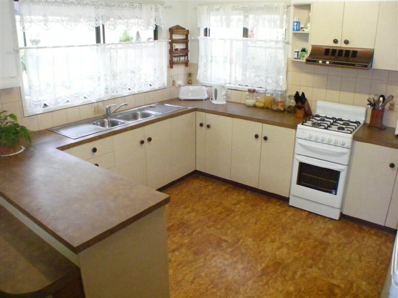 4 Luckona Crt, Southside QLD 4570