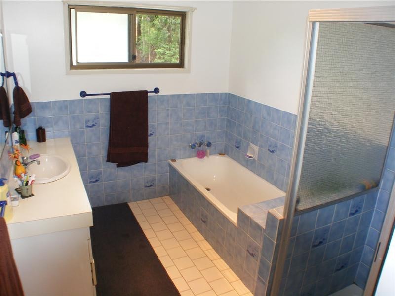 4 Luckona Crt, Southside QLD 4570