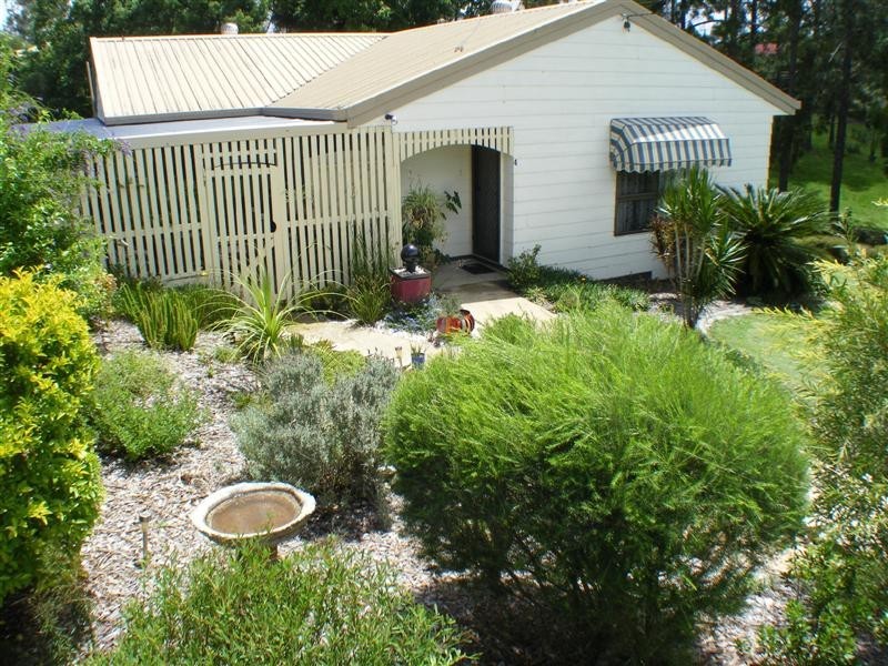 4 Luckona Crt, Southside QLD 4570