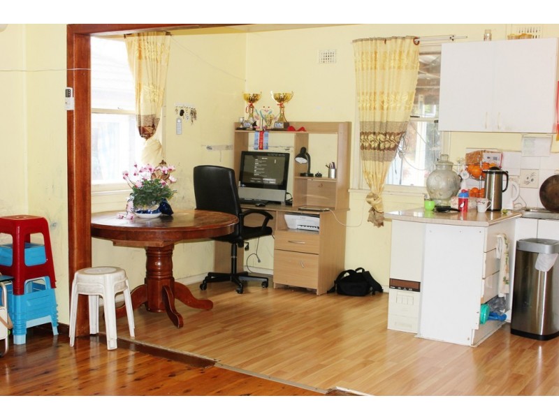 14 Tasman Parade, Fairfield West NSW 2165