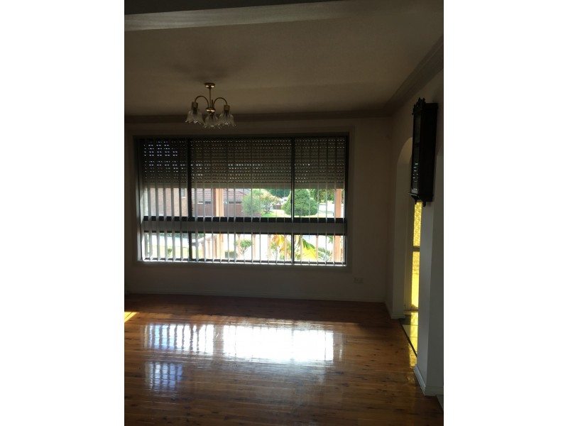 8 CONCORD PL, St Johns Park NSW 2176