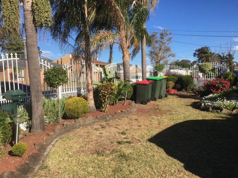 11 Arunta Ave, Green Valley NSW 2168