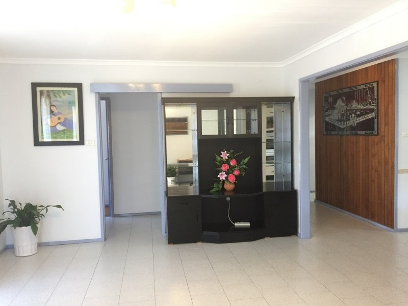 11 Arunta Ave, Green Valley NSW 2168