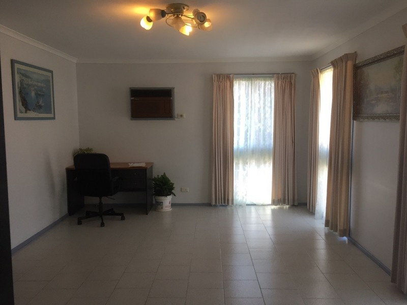 11 Arunta Ave, Green Valley NSW 2168