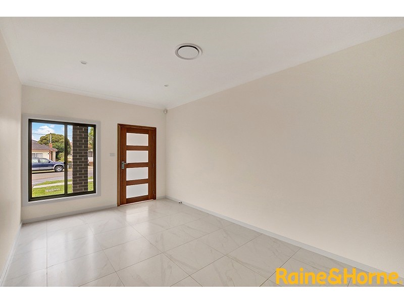 2/18 Codrington Street, Fairfield NSW 2165