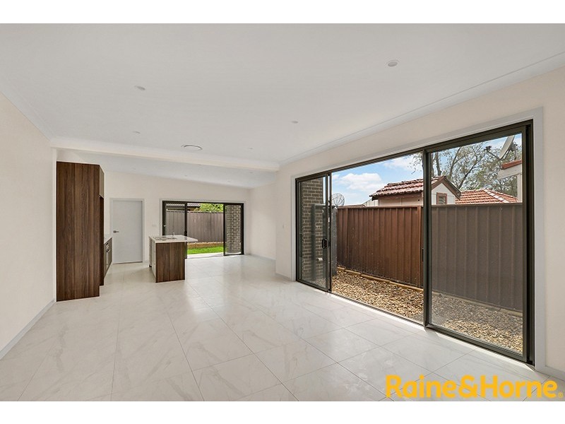 2/18 Codrington Street, Fairfield NSW 2165