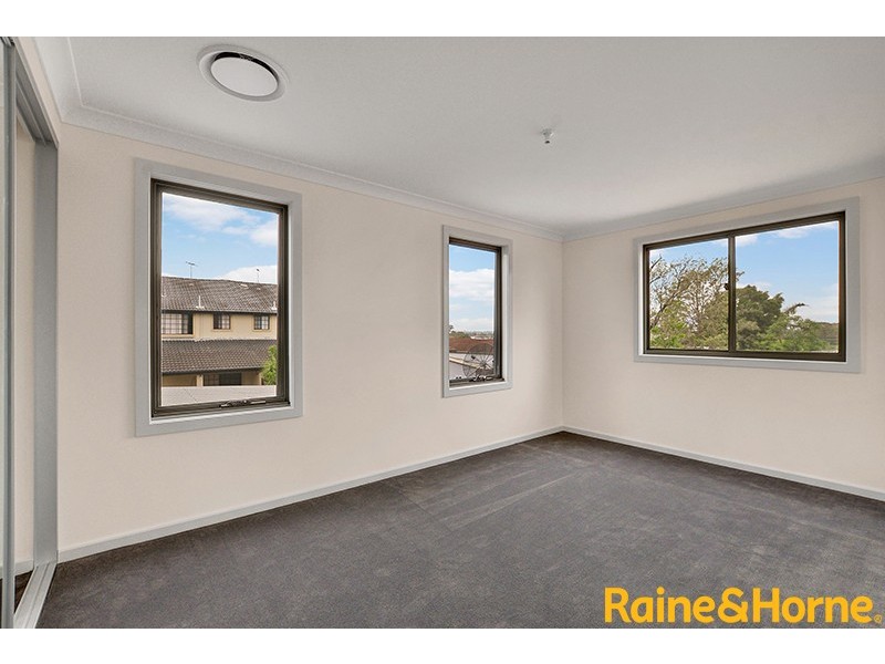2/18 Codrington Street, Fairfield NSW 2165