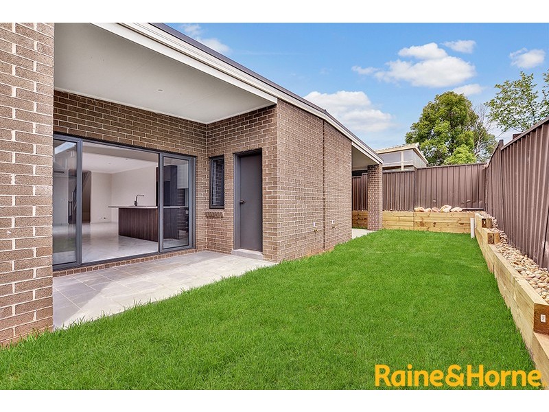 2/18 Codrington Street, Fairfield NSW 2165