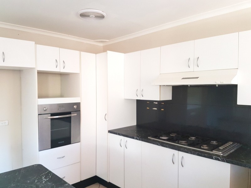 8 Rundle Road, Green Valley NSW 2168