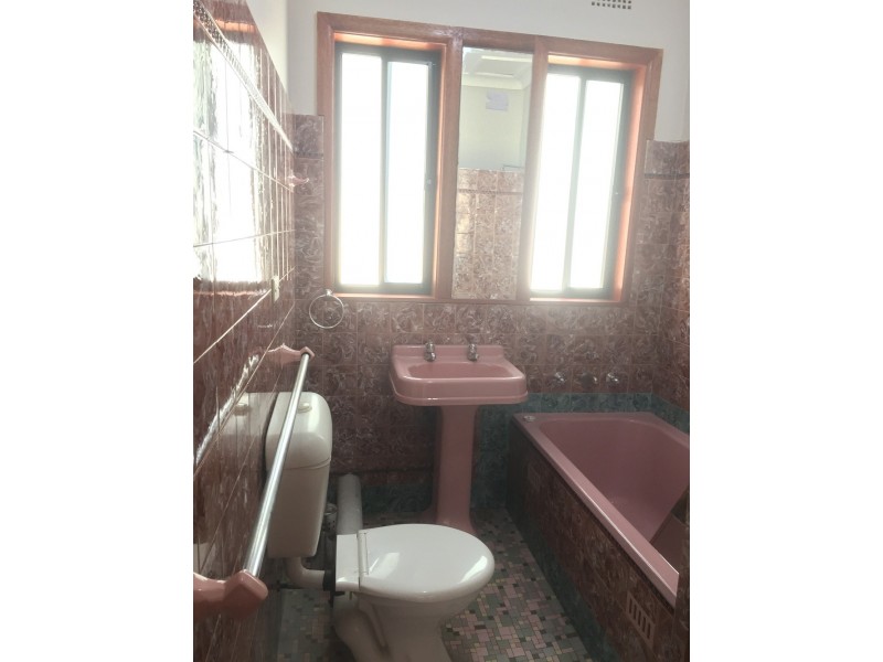 215 THE HORSLEY DRIVE, Fairfield NSW 2165