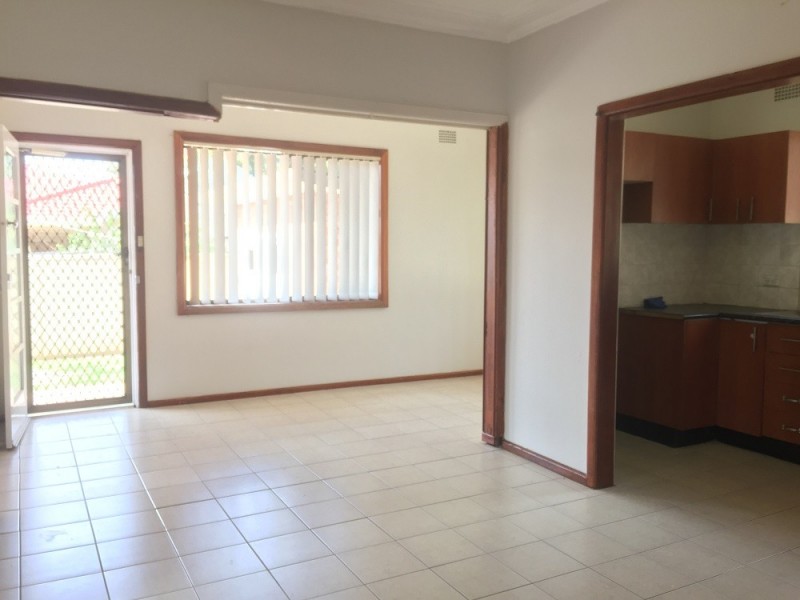 215 THE HORSLEY DRIVE, Fairfield NSW 2165