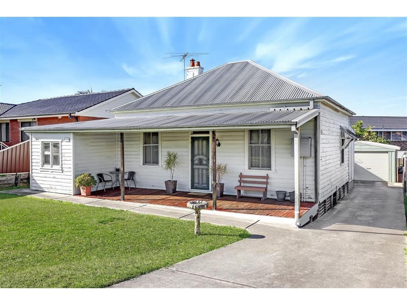 68 RUNCORN ST, St Johns Park NSW 2176