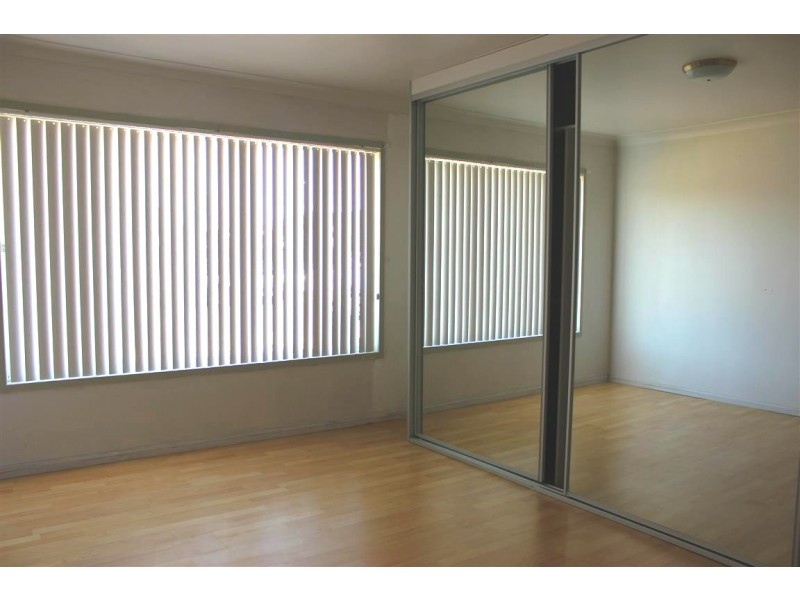 27 MCKIBBIN ST, Canley Heights NSW 2166
