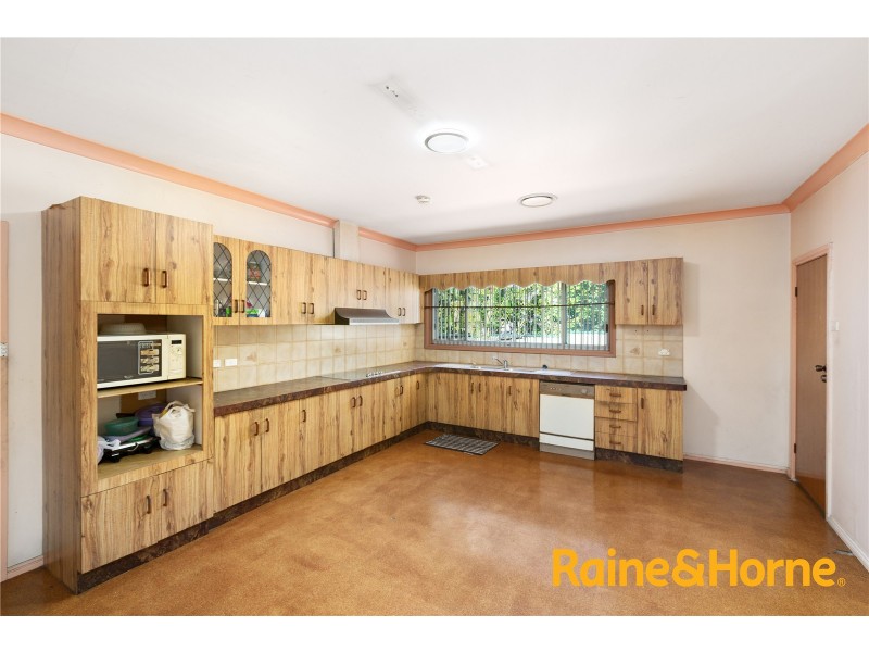 10 Angle Vale Rd, Edensor Park NSW 2176