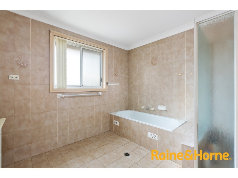 10 Angle Vale Rd, Edensor Park NSW 2176