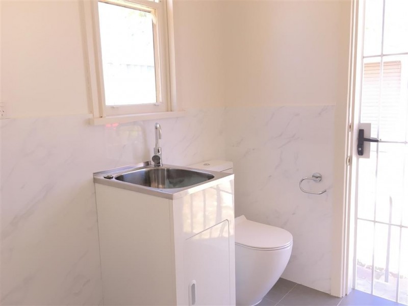 8 WARWICK AVE, Cabramatta NSW 2166