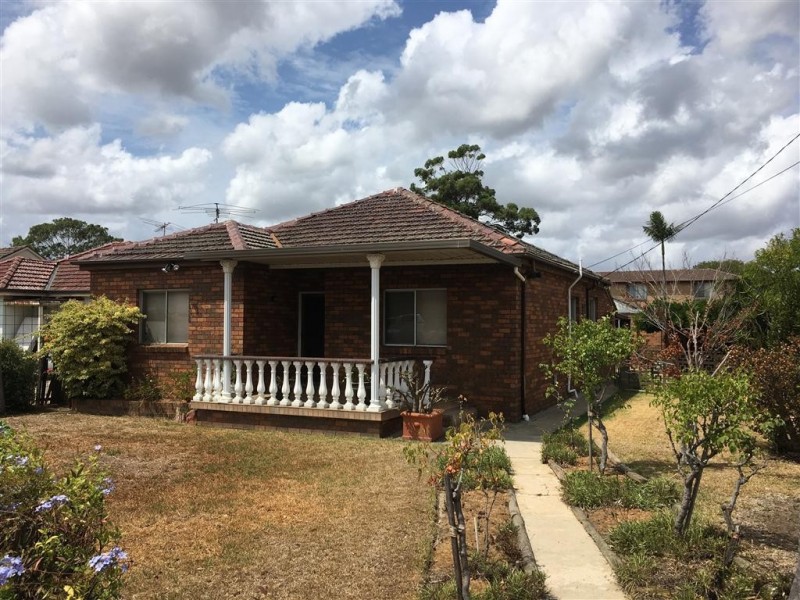 52 BROOMFIELD ST, Cabramatta NSW 2166