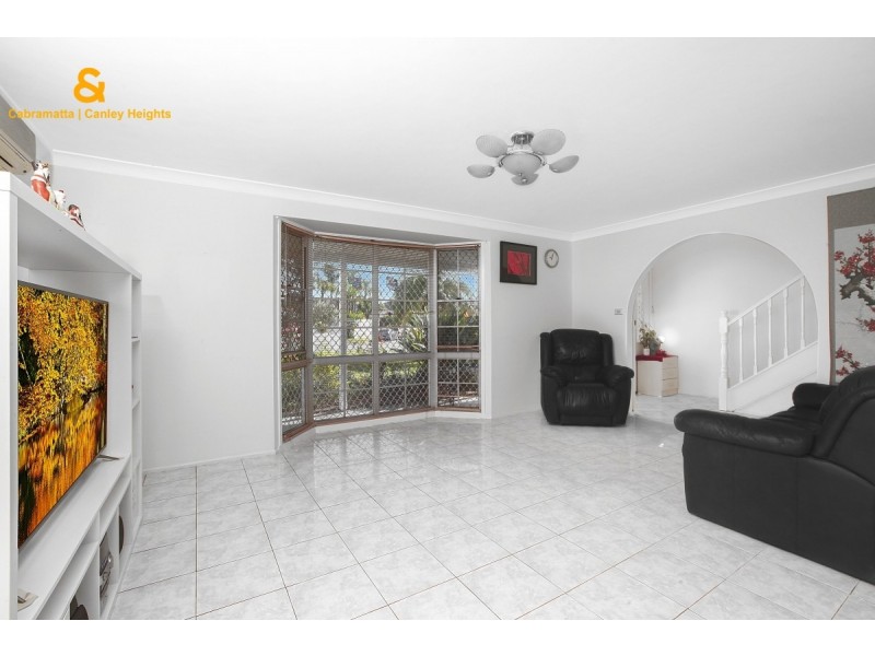 4 ASHLEY CLOSE, St Johns Park NSW 2176