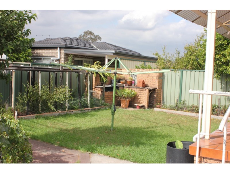 16 GOVE AVE, Green Valley NSW 2168