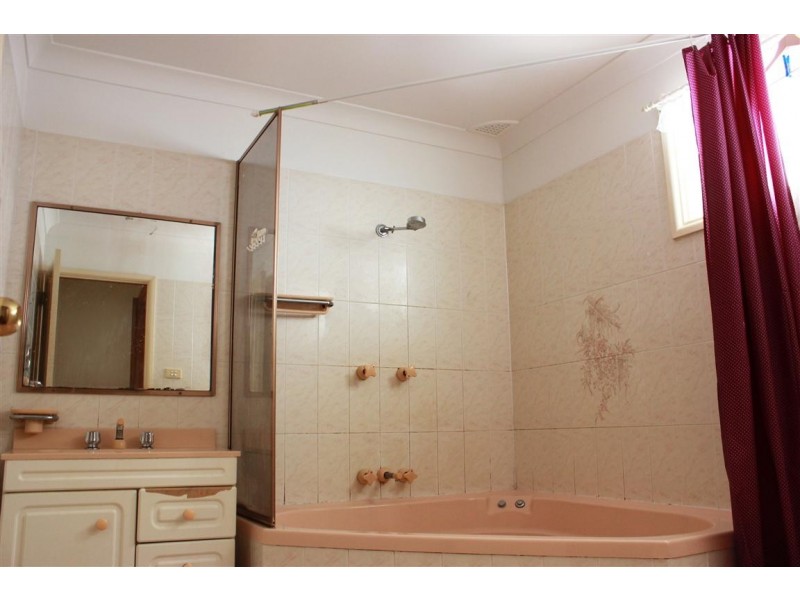 1 The Knoll, Lansvale NSW 2166
