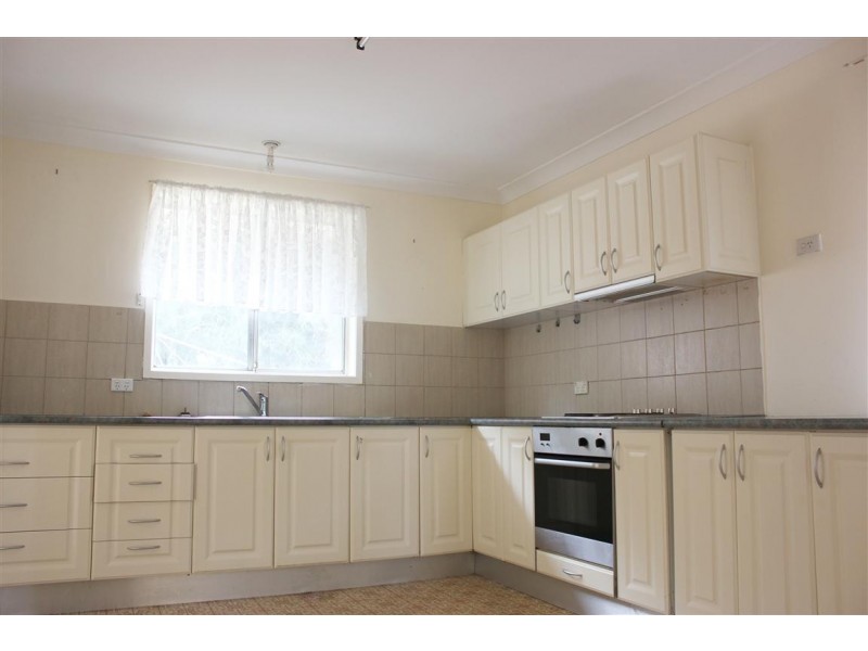 10 AVONLEA ST, Canley Heights NSW 2166