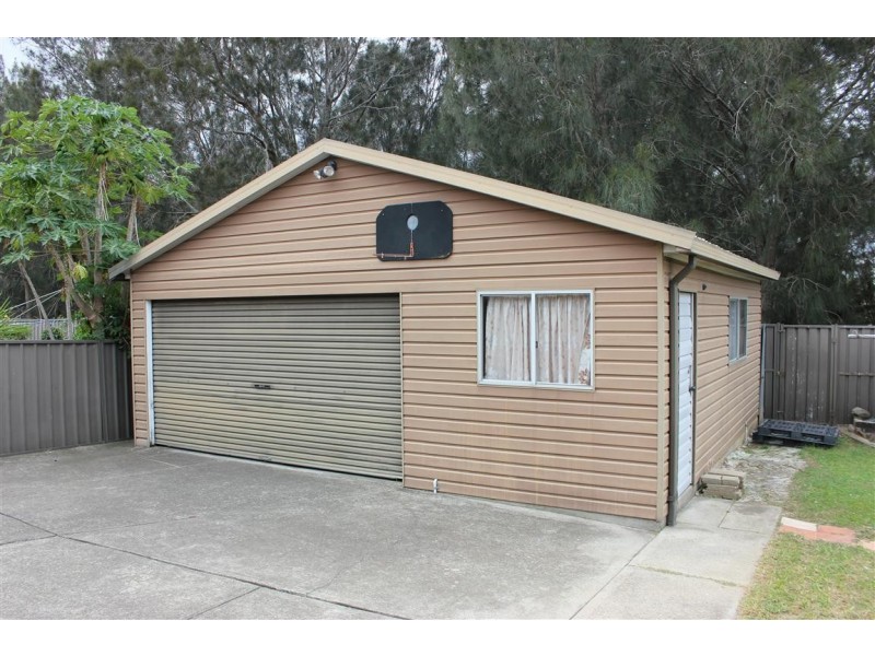 10 AVONLEA ST, Canley Heights NSW 2166